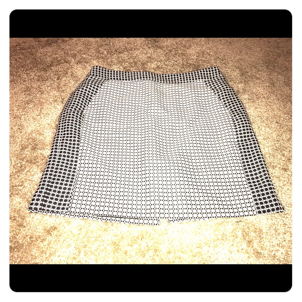 Never worn Banana Republic pencil skirt - size 12